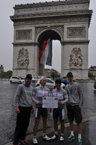 Arc de Triomphe - Regen, Ampeln und Verkehr... 
