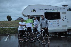 Hintergrund: Mont Saint-Michel. Wir widmen diese Etappe dem Spender Michael Türk