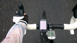 Navigation mit dem GPS Gerät. Spritzwassergeschützt versteht sich.