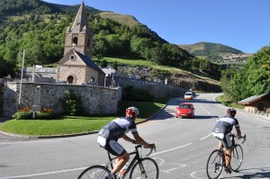 "Dutch Corner" - Der Name durch Fans aus Holland, die bei der TdF kräftig anfeuern! Oben erkennt man das Ziel, Alpe d'Huez