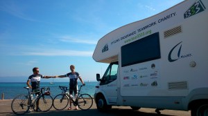 Zielankunft in Ajaccio. Strandpromenade Route des Sanguinaires. Marci und Adri