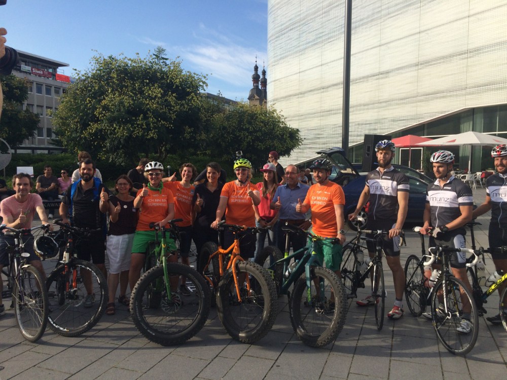 Superhelden-und-Unterstützer_Zentralplatz-Koblenz_Fatbike-Tour